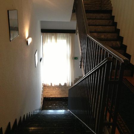 Villa Hotel Kristal Budapest Exteriör bild