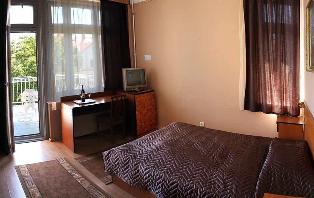 Villa Hotel Kristal Budapest Exteriör bild