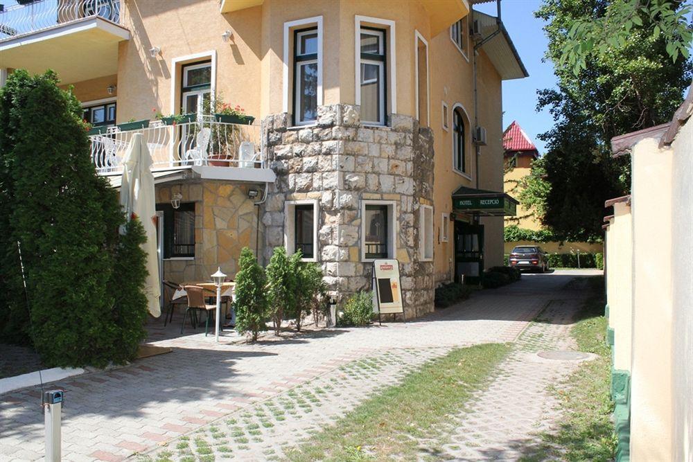 Villa Hotel Kristal Budapest Exteriör bild
