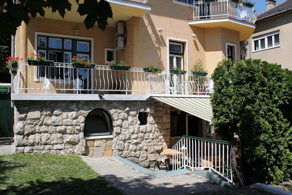 Villa Hotel Kristal Budapest Exteriör bild