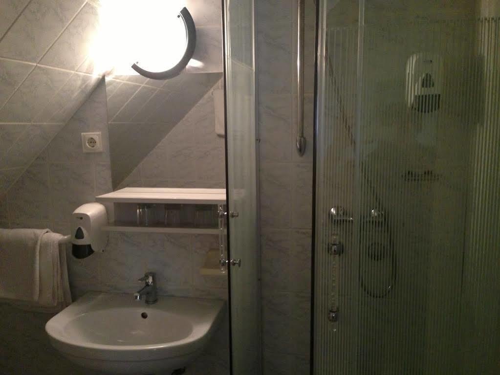 Villa Hotel Kristal Budapest Exteriör bild